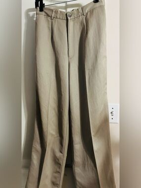 GAP Neutral Beige Pants with Navy Label
